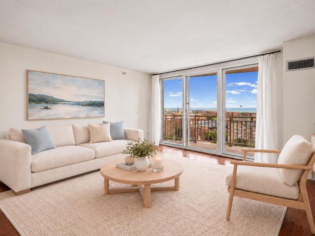 Condo for sale in Downtown, Evanston