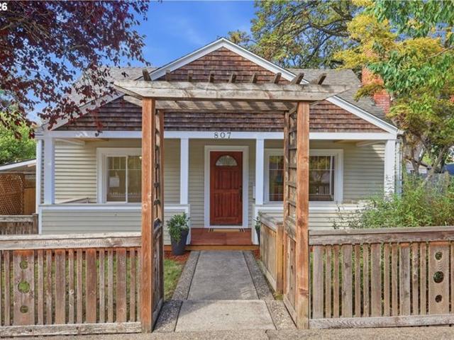 House for sale in College Hill, Eugene