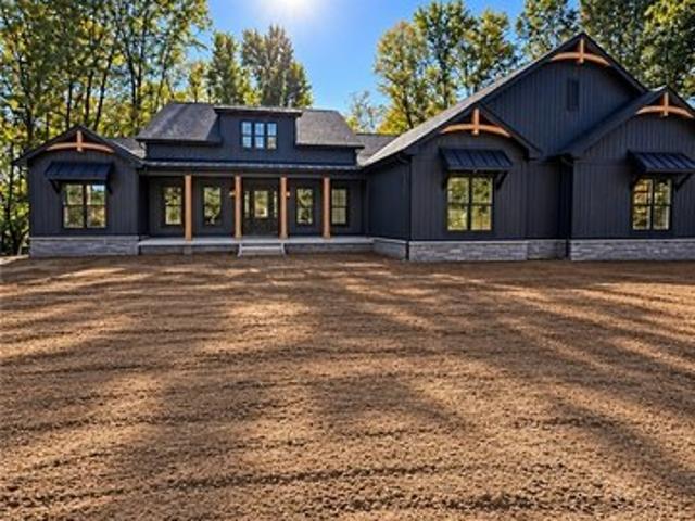 House for sale in Lindsay Precast, Canal Fulton