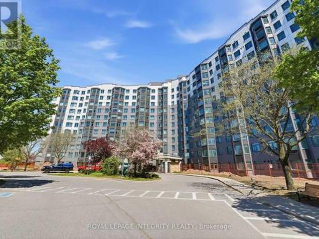 Condo for sale in Bay, Ottawa