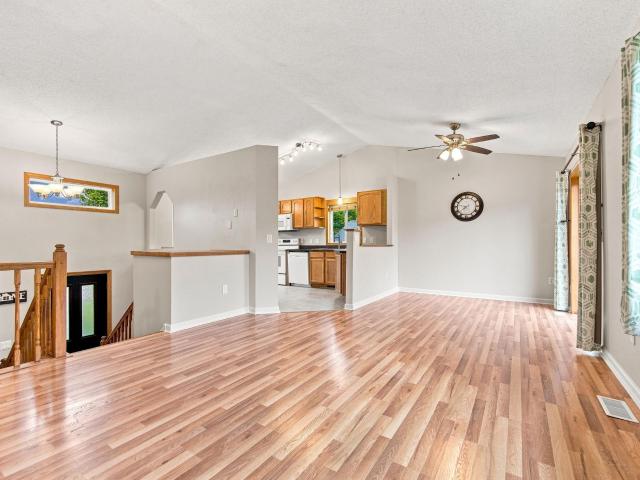 House for sale in Isanti, Isanti County