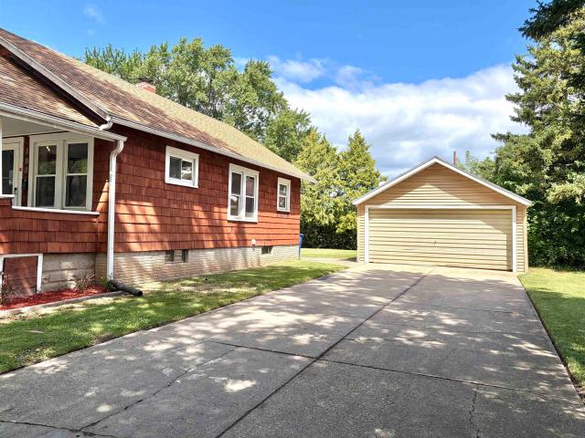 House for sale in Olde Norwood, Green Bay