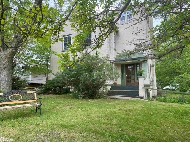 House for sale in Fairfield, Iowa