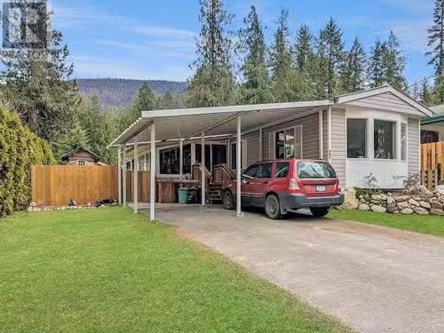 House for sale in Slocan, British Columbia