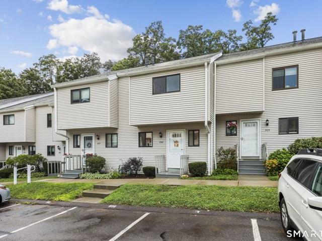 Townhouse for sale in Canton, Connecticut