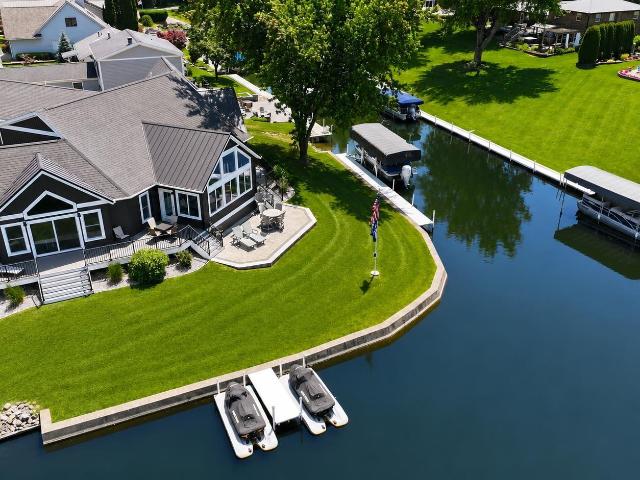 House for sale in Syracuse, Indiana