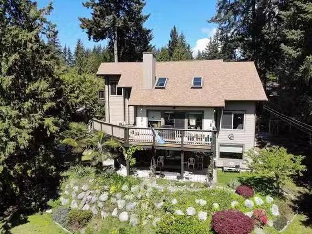 House for sale in Halfmoon Bay House for sale in Halfmoon Bay