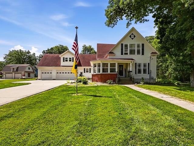 House for sale in Ottawa, Illinois