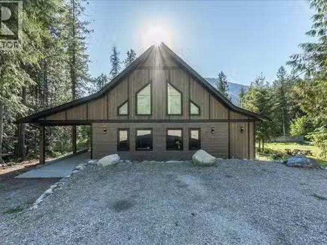 House for sale in Slocan, British Columbia