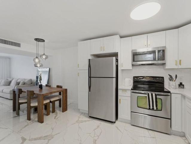 Townhouse for sale in Oakland Park, Florida
