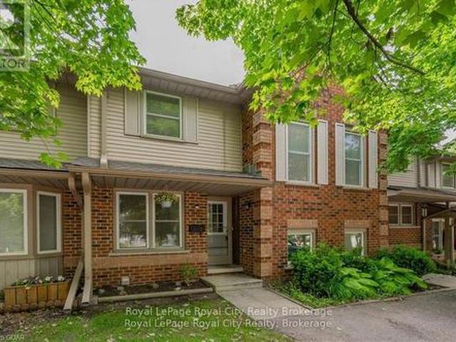 Townhouse for sale in Guelph, Ontario