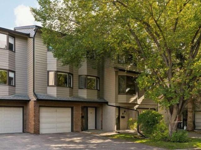 Townhouse for sale in Glamorgan, Calgary
