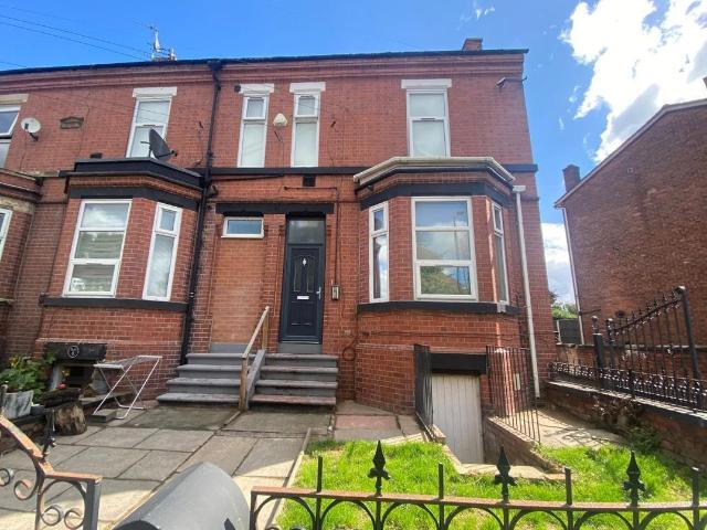 Apartment for rent in Gorse Hill, Trafford Park