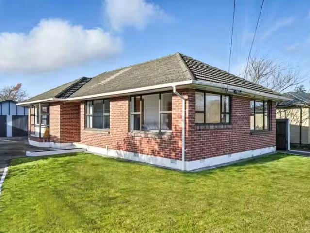 House for sale in Chaslands, Canterbury