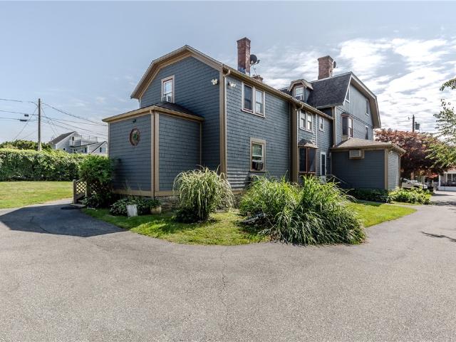 House for sale in Middletown, Newport County
