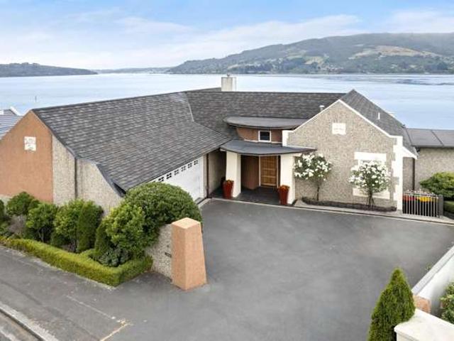 House for sale in Otakou