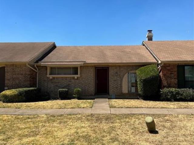 Townhouse for sale in Grand Prairie, Texas