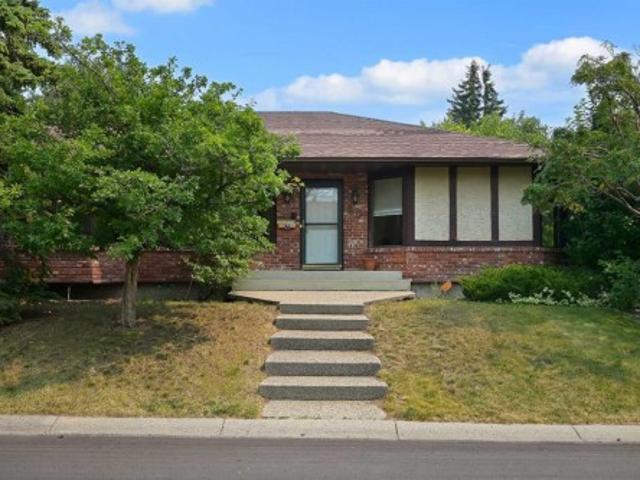 House for sale in Edgemont, Calgary