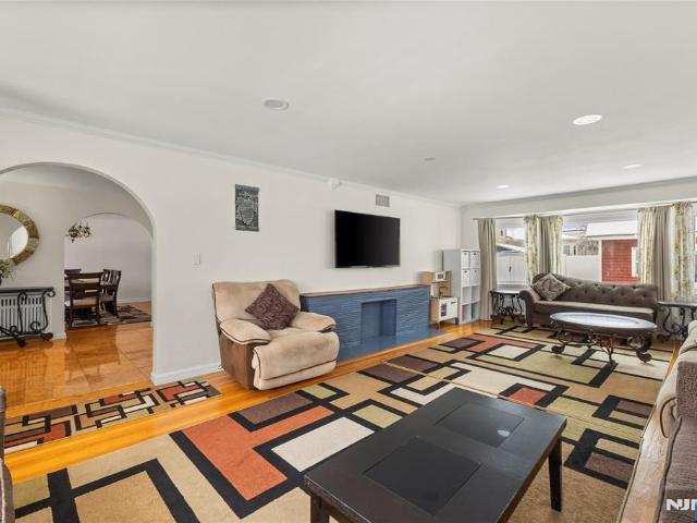 House for sale in Elmwood Park, New Jersey