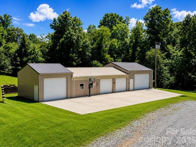 House for sale in Horse Shoe, North Carolina