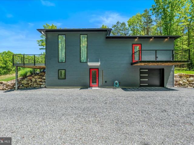 House for sale in Berkeley Springs, West Virginia