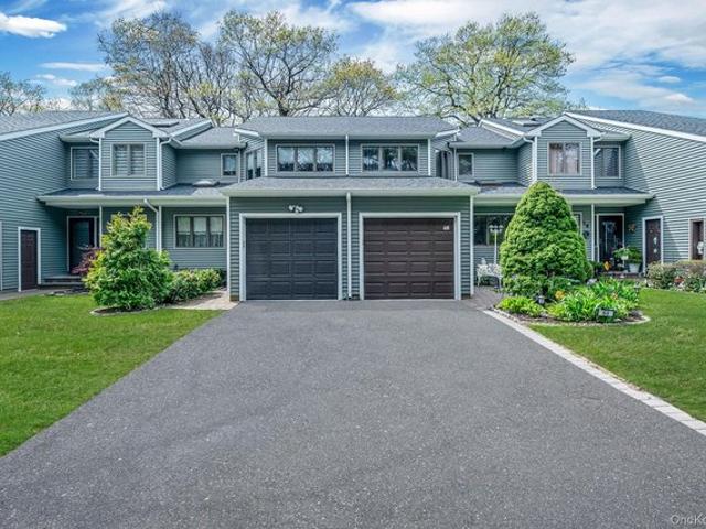 House for sale in Smithtown, New York