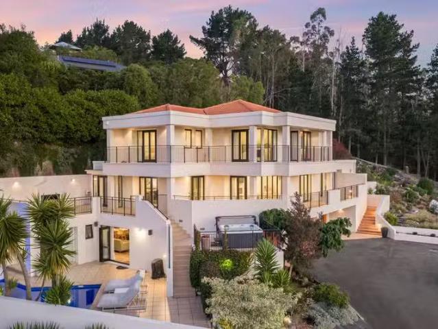 House for sale in Chaslands, Canterbury