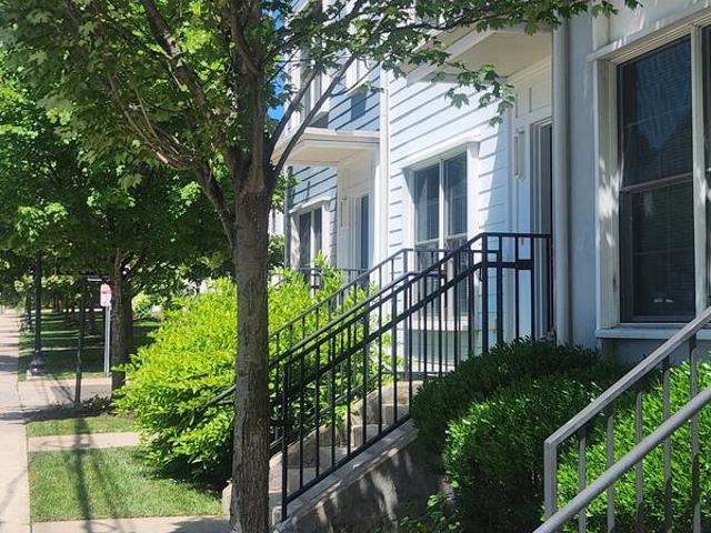 Townhouse for rent in Stamford