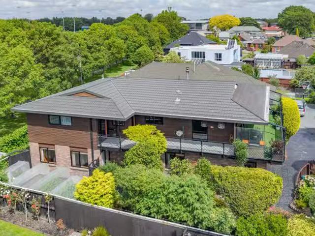 House for sale in Chaslands, Canterbury