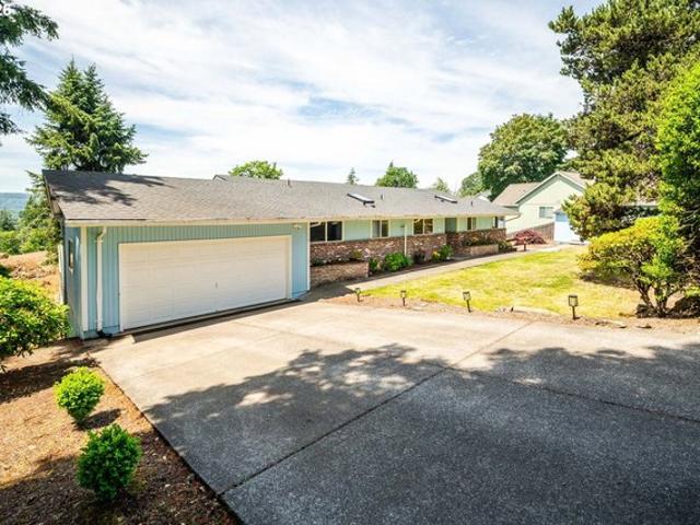 House for sale in Kalama, Washington