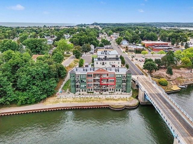 Condo for sale in Manistee, Michigan