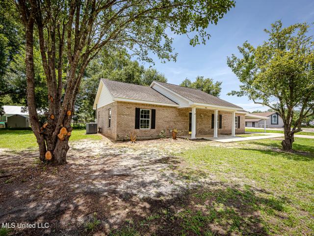 House for sale in Ocean Springs, Mississippi