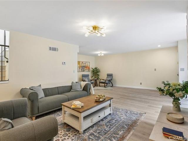 Townhouse for sale in Canoga Park, California