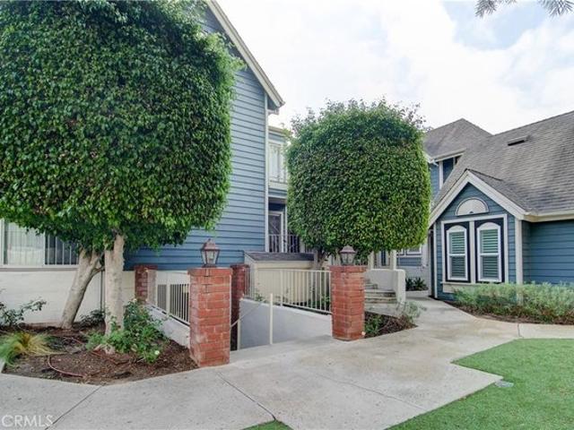 Condo for sale in Costa Mesa, California