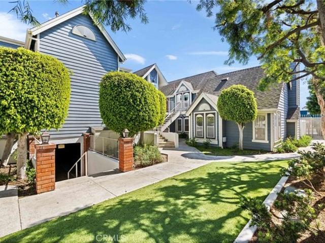 Condo for sale in Costa Mesa, California