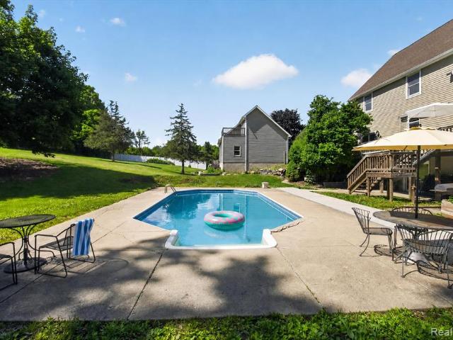 House for sale in Hamburg, Michigan