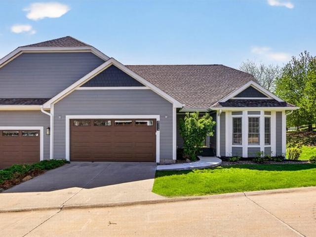 Townhouse for sale in Urbandale, Iowa
