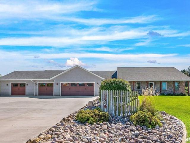 House for sale in Mapleton, Peoria County