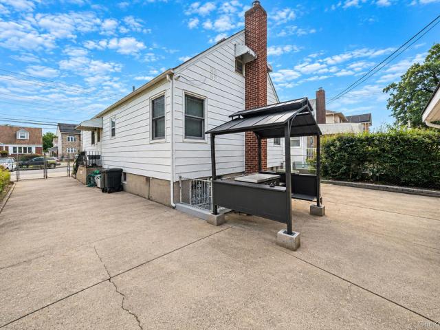 House for sale in Queens, Arverne