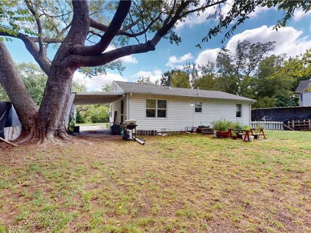 House for sale in Nevada, Vernon County