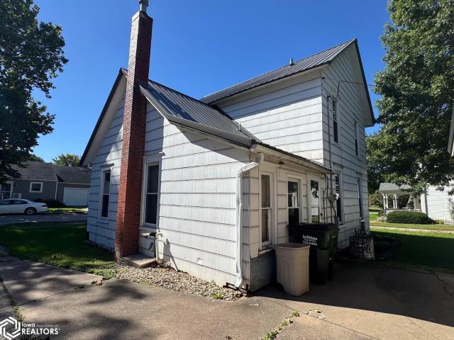 House for sale in Mediapolis, Des Moines County