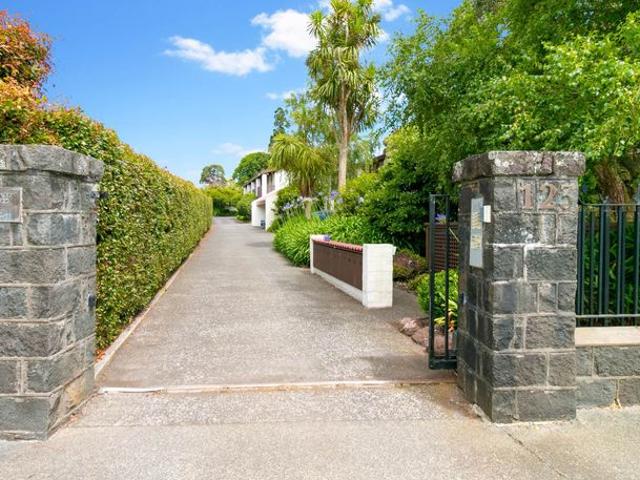 Apartment for rent in Mount Eden Village, Albert-Eden