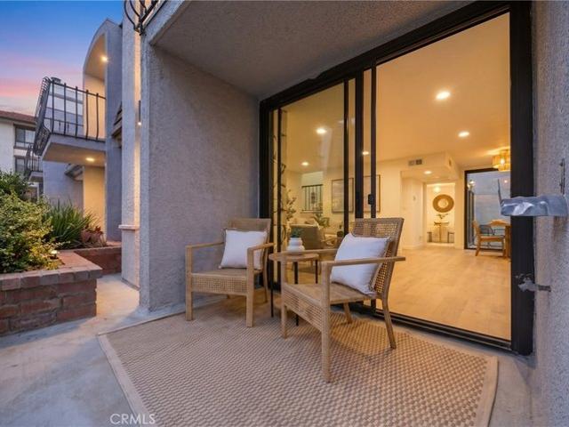 Townhouse for sale in Canoga Park, California