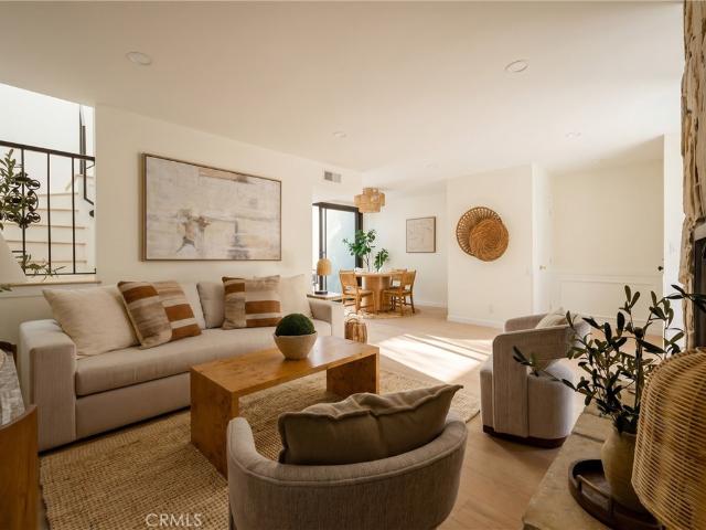 Townhouse for sale in Canoga Park, California