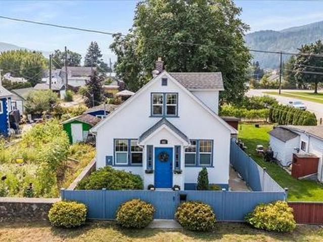 House for sale in Castlegar, British Columbia