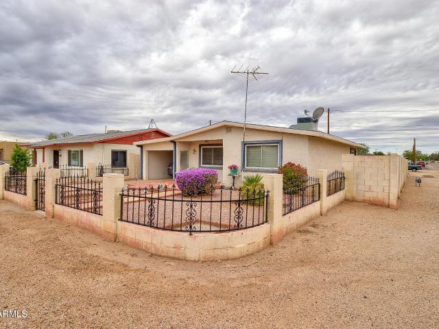 House for sale in Eloy, Pinal County