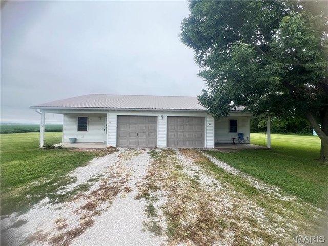 House for sale in New Douglas, Illinois