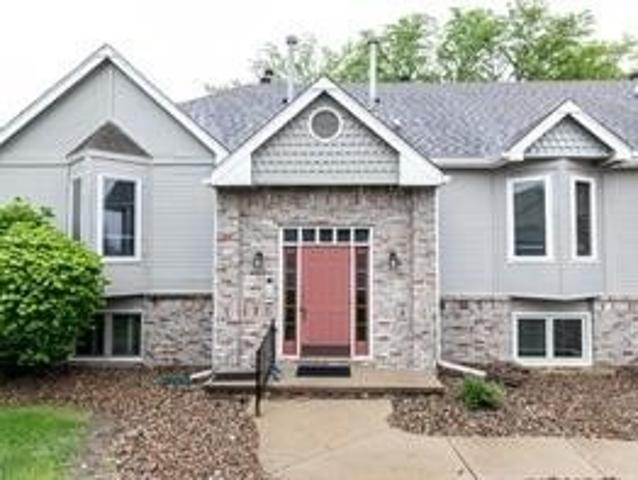 Townhouse for sale in Urbandale, Iowa