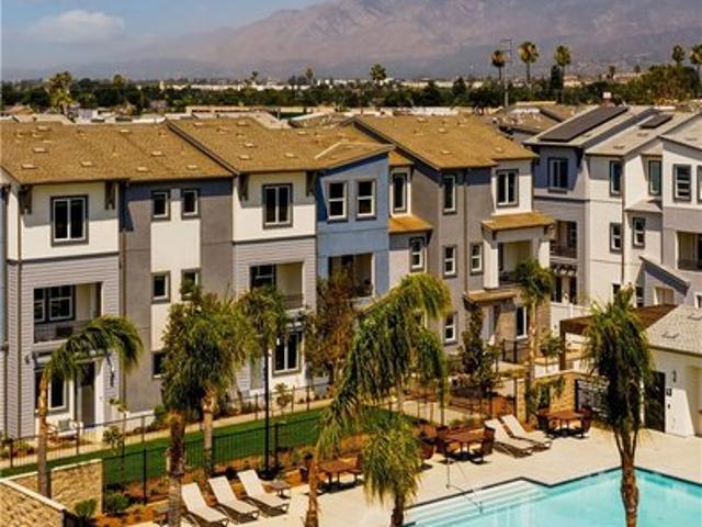 Townhouse for sale in Covina, California