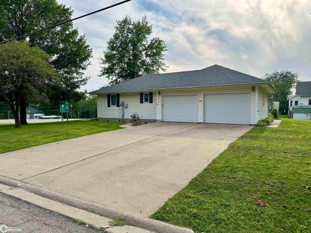 House for sale in Chariton, Iowa
